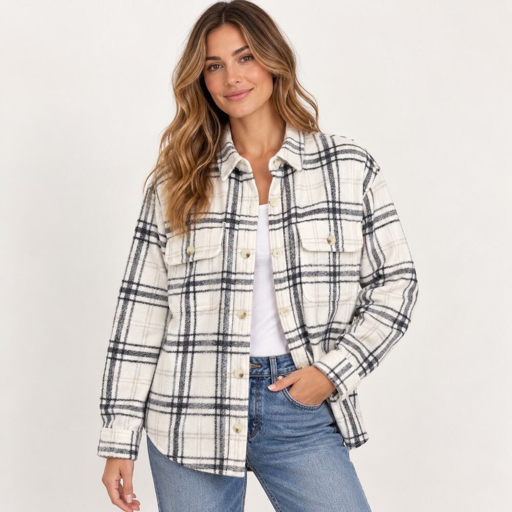 American Eagle Cozy Soft Button Up Fleece Shacket Black Ivory Plaid Size Small